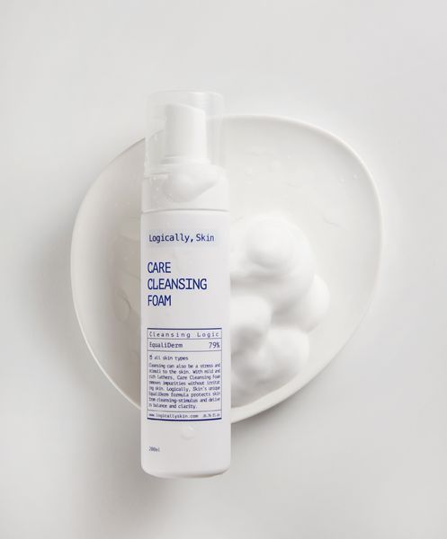 Мягкая очищающая пенка для умывания Logically, Skin Care Cleansing Foam LS14001 фото