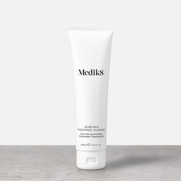 Очищающий гель з кислотами MEDIK8 SURFACE RADIANCE CLEANSE P08773 фото