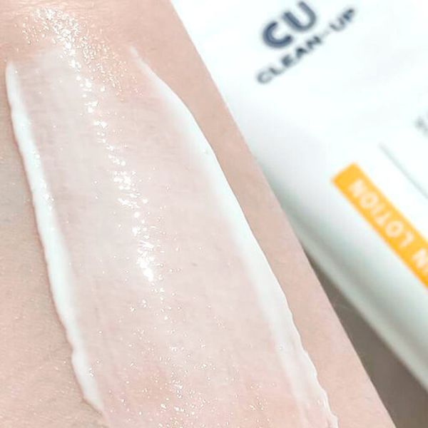 Солнцезащитный лосьон с липосомами на стабильных фильтрах Clean-Up Blemish Sun Lotion SPF 50+ PA++++ CU100150 фото